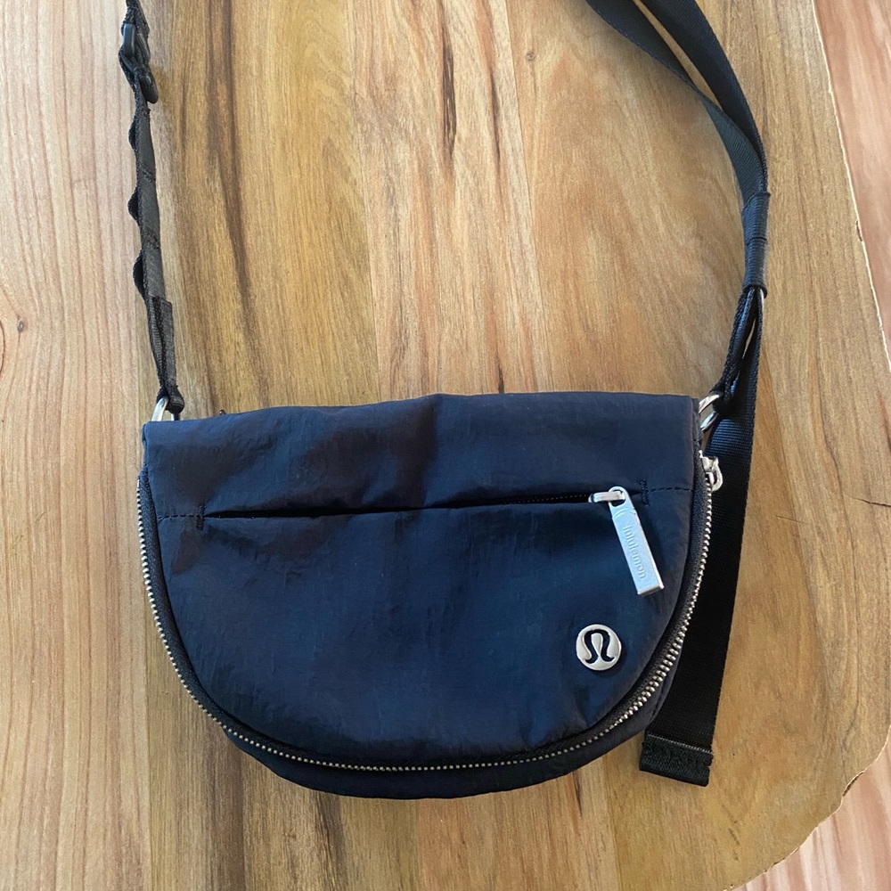 Lululemon All Night Mirco Festival bag " zip top"